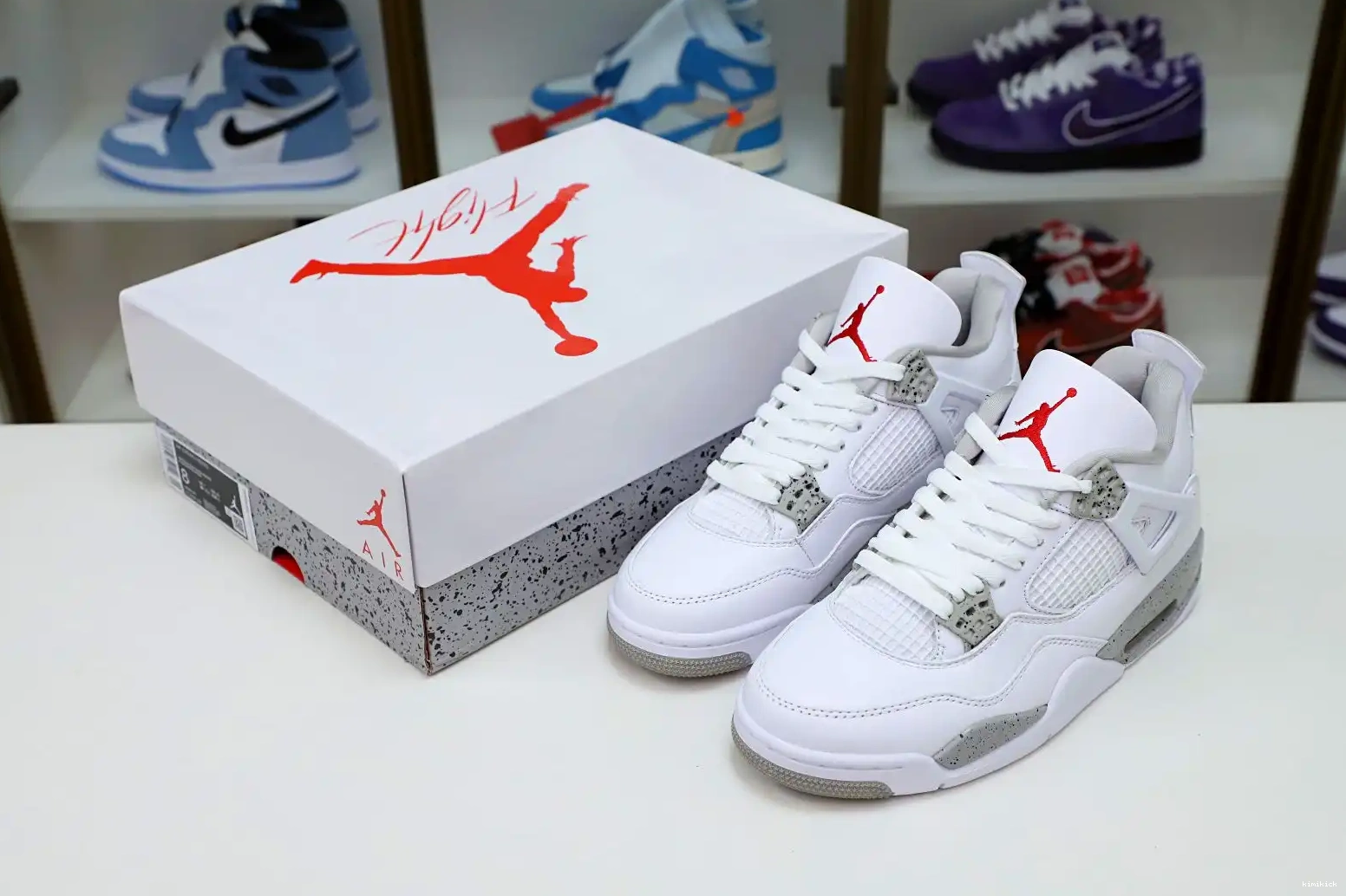 JORDAN RETRO 'WHITE OREO' Kimikick 4 AIR 0522